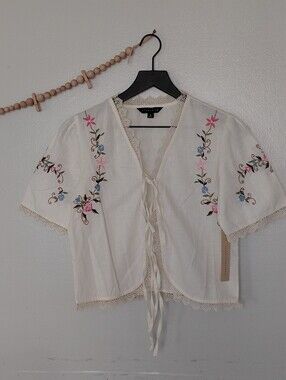 Cottagecore Boho Embroidered Floral Lace Tie Front Cropped Blouse Small NWT